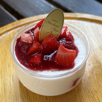 ベリーのレアチーズケーキ